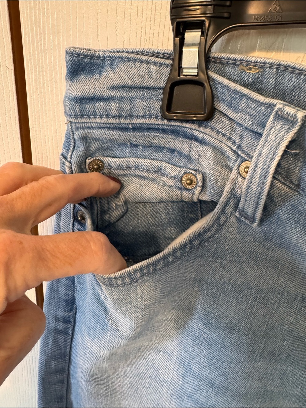 Light Wash Men’s Hollister Taper Jeans Sz 30x30 but see pics for measurements - Picture 6 of 9